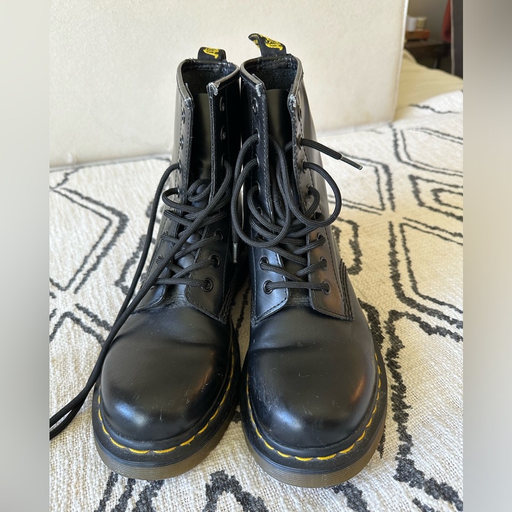 Dr.Marten’s 1460 WOMEN'S Size 7/7.5 SMOOTH LEATHER BOOTS EUC